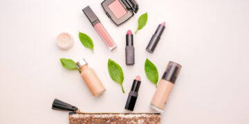 Transitioning to Organic Makeup: Top Tips & Product Recommendations