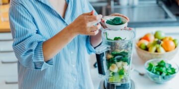 Superfood Smoothie Bowls: Toppings & Mix-Ins for Maximum Benefits